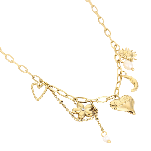 Goudkleurige ketting met zon, maan, hart en bloem bedels – close-up op witte ondergrond.